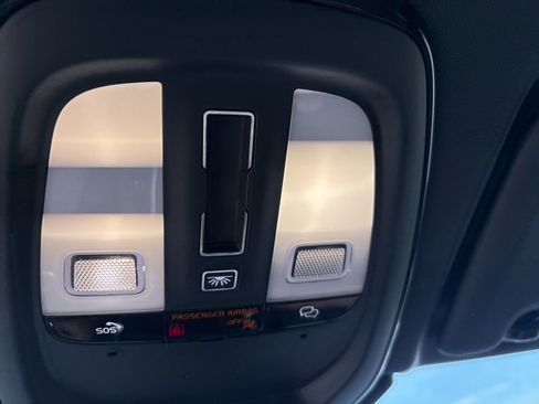 Used 2023 Volvo XC60 B5 Plus image 23