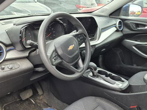 Used 2024 Chevrolet Trax LS w/ LS Convenience Package image 8