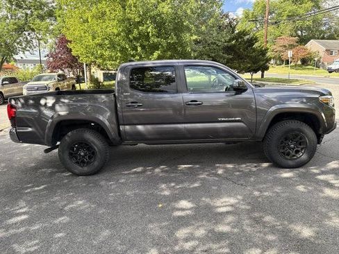 Used 2022 Toyota Tacoma SR5 image 7
