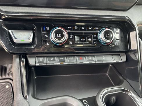 Used 2025 GMC Sierra 2500 AT4 image 19