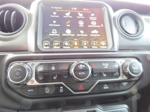 Used 2023 Jeep Gladiator Sport AWD/4WD image 18