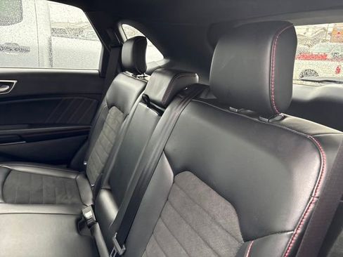 Used 2023 Ford Edge ST-Line image 11