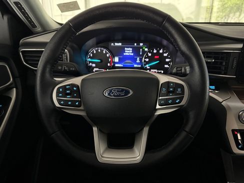 Used 2022 Ford Explorer XLT w/ Equipment Group 202A image 15