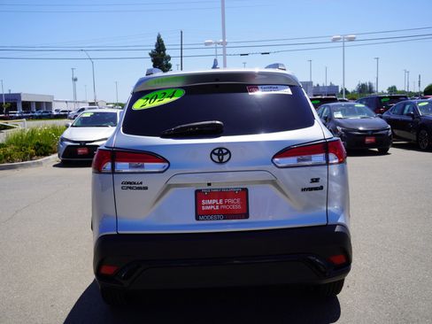 Used 2024 Toyota Corolla Cross AWD Hybrid w/ Moonroof Package image 10
