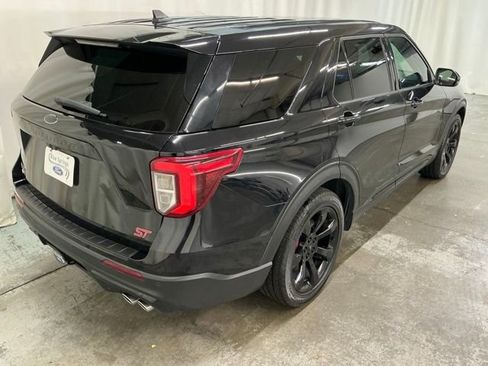 Used 2022 Ford Explorer ST RWD image 3