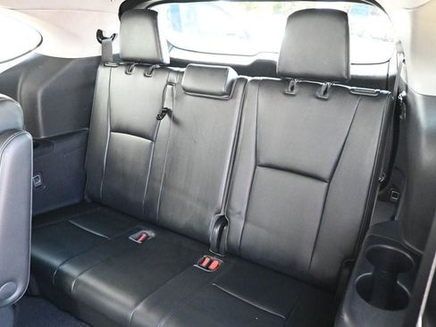Used 2020 Toyota Highlander Limited FWD image 19