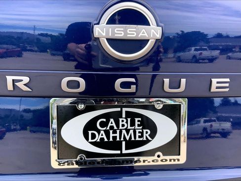 Used 2025 Nissan Rogue SV FWD image 30