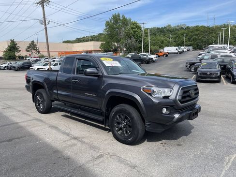 Used 2022 Toyota Tacoma SR5 w/ SR5 Appearance Package (SM) AWD/4WD image 6