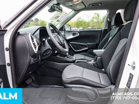 Used 2025 Kia Soul LX w/ LX Technology Package image 18