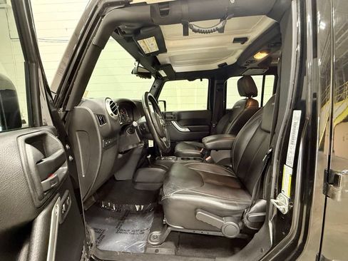 Used 2018 Jeep Wrangler Unlimited Rubicon w/ Connectivity Group AWD/4WD image 25
