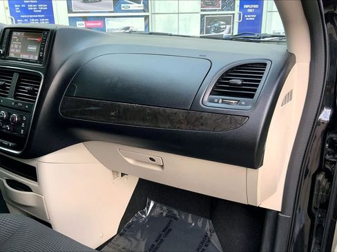 Used 2020 Dodge Grand Caravan SE w/ UConnect Hands-Free Group image 19