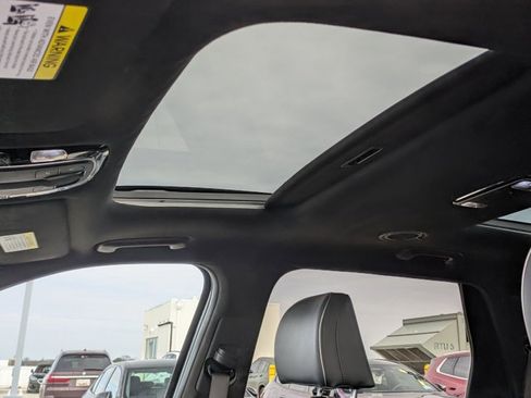 Used 2022 Hyundai Palisade Calligraphy image 16