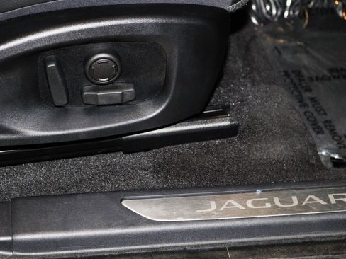 Used 2020 Jaguar E-PACE SE image 59