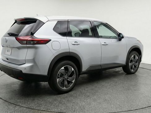 Used 2025 Nissan Rogue SV FWD image 9
