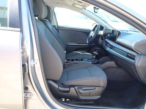 Used 2025 Kia K4 FWD image 24