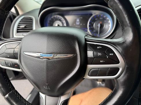 Used 2019 Chrysler 300 Limited RWD image 35