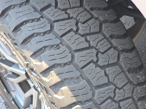 Used 2025 RAM 1500 Warlock AWD/4WD image 4