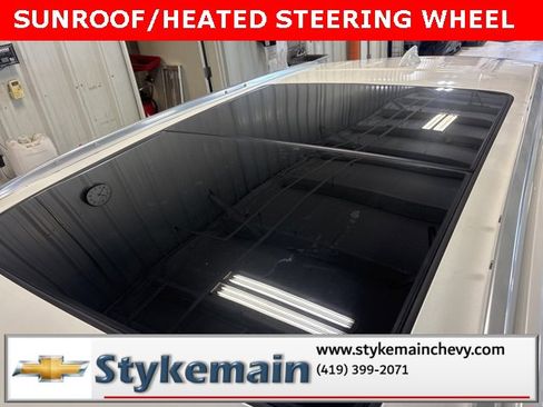 Used 2024 Cadillac XT5 Premium Luxury image 2