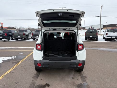 Certified 2023 Jeep Renegade Latitude AWD/4WD image 6