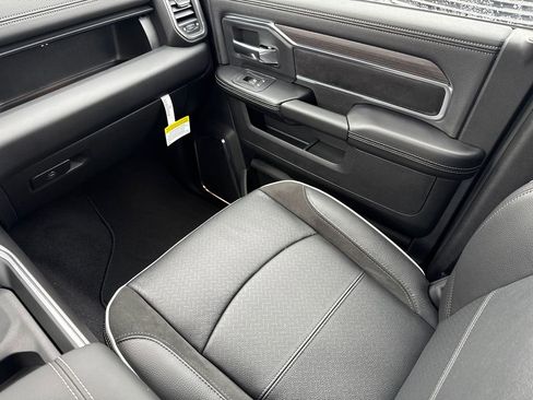 New 2026 RAM 2500 Laramie AWD/4WD image 16