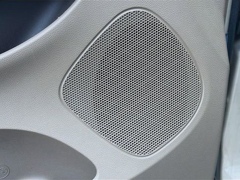 Used 2015 Chrysler Town & Country Touring image 25