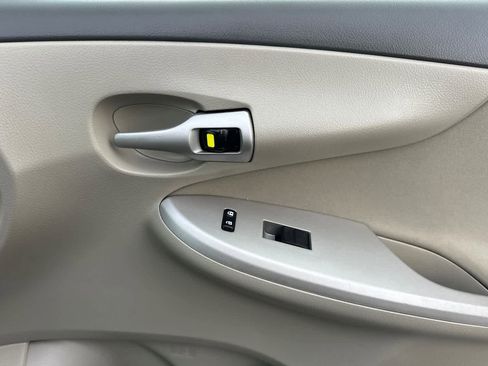 Used 2010 Toyota Corolla LE image 18