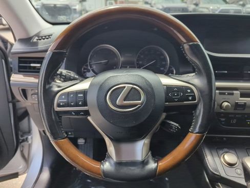 Used 2016 Lexus ES 350 w/ Premium Package w/Wood Trim FWD image 16