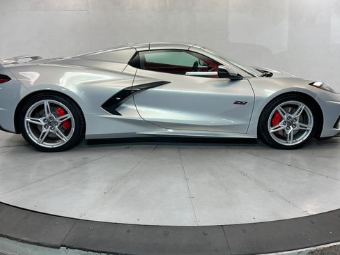 Used 2023 Chevrolet Corvette Stingray Premium Conv w/ Z51 Performance Package RWD image 7