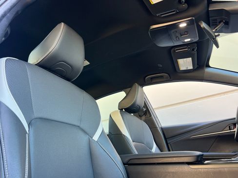Used 2025 Toyota Camry SE FWD image 16