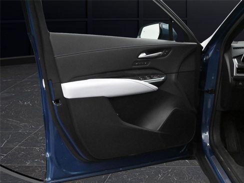 Used 2024 Cadillac XT4 Sport image 25