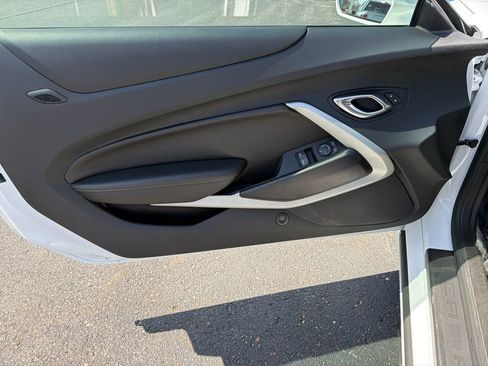 Used 2018 Chevrolet Camaro SS RWD image 10