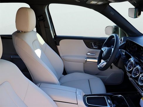 New 2026 Mercedes-Benz GLB 250 4MATIC image 10