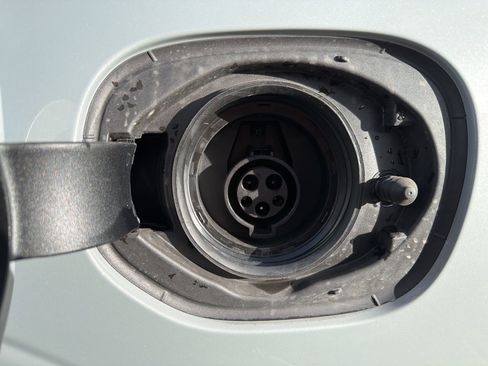 Certified 2025 Volvo XC60 T8 Plus w/ Protection Package Premier image 11