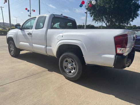 Used 2017 Toyota Tacoma SR RWD image 8