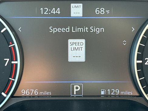 Used 2024 Nissan Altima 2.5 SV w/ SV Premium Package image 8