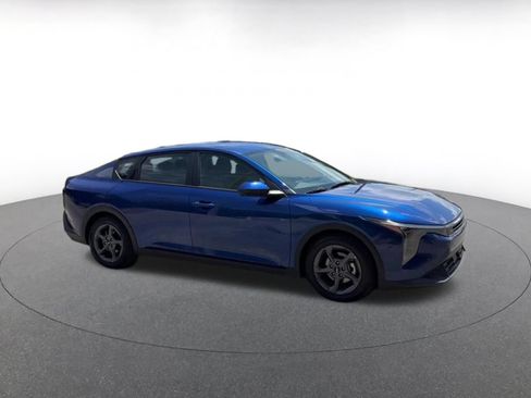 Used 2025 Kia K4 FWD image 2