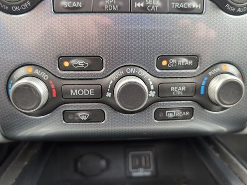 Used 2020 Nissan Pathfinder SL AWD/4WD image 14