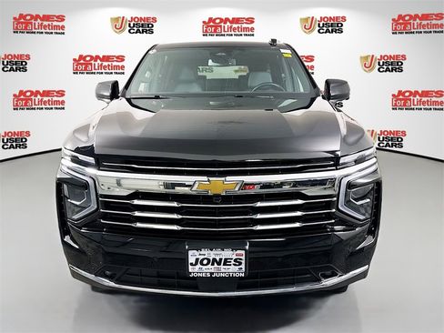 Used 2025 Chevrolet Suburban LT w/ Comfort Package image 11