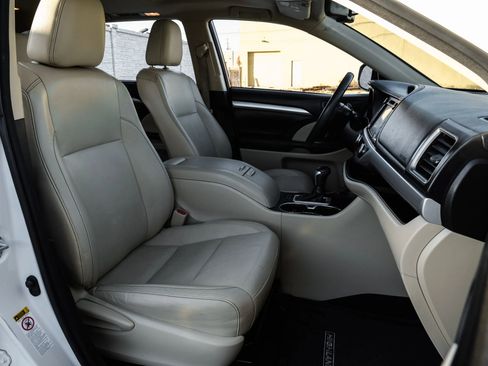 Used 2015 Toyota Highlander XLE FWD image 30