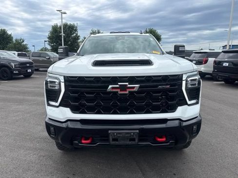 Used 2024 Chevrolet Silverado 2500 ZR2 w/ Technology Package AWD/4WD image 2