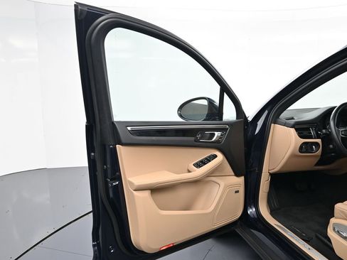 Used 2022 Porsche Macan S image 16