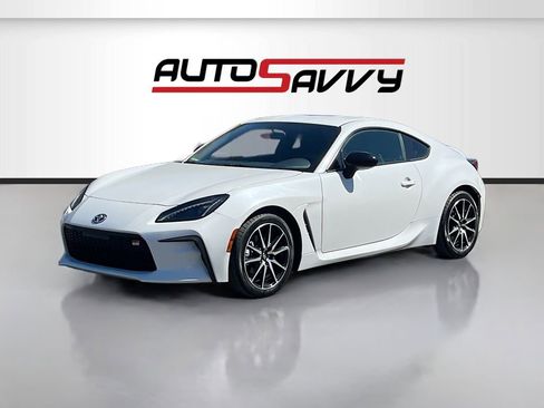 Used 2024 Toyota GR86 RWD image 3