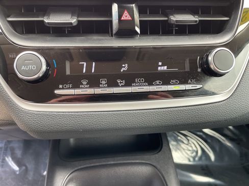 Used 2025 Toyota Corolla LE FWD image 18