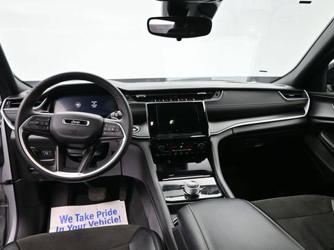 Used 2024 Jeep Grand Cherokee Altitude image 34