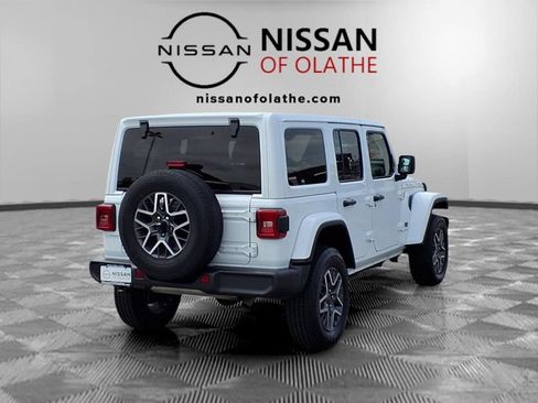Used 2025 Jeep Wrangler Unlimited Sahara AWD/4WD image 28