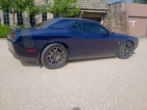 Used 2017 Dodge Challenger R/T Scat Pack w/ Leather Interior Group RWD image 15