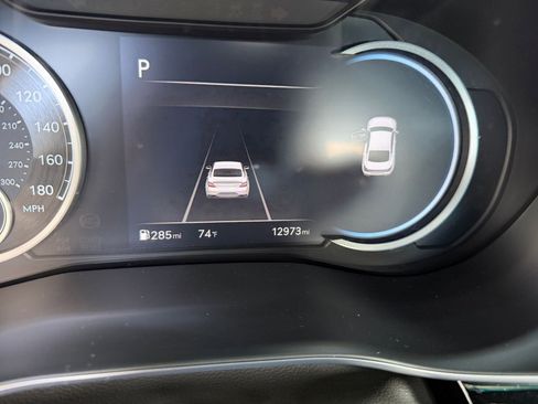 Used 2025 Genesis G70 2.5T image 40