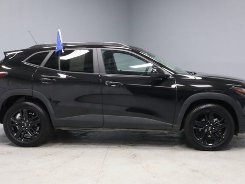 Used 2025 Chevrolet Trax ACTIV w/ Sunroof Package image 11