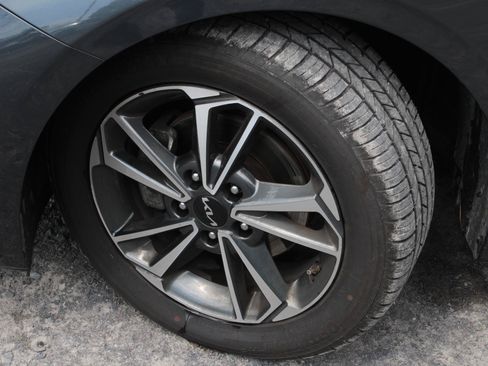 Used 2023 Kia Forte LXS FWD image 17