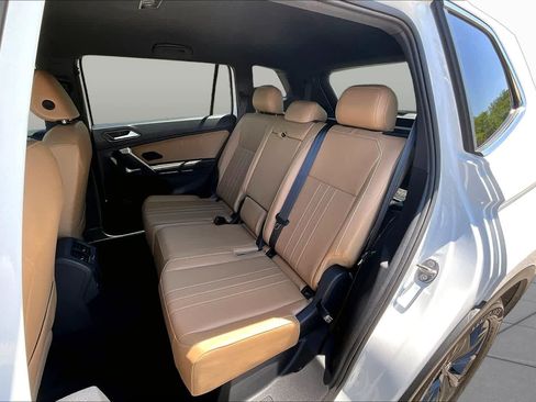 Used 2024 Volkswagen Tiguan SE FWD image 21